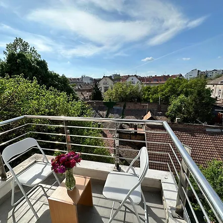 Angela With 2 Balconies Apartment *